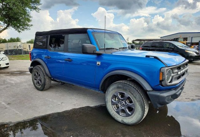2023 Ford Bronco Big Bend main vehicle photo