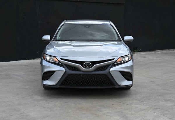 2018 Toyota Camry SE Sedan 4D vehicle photo 7