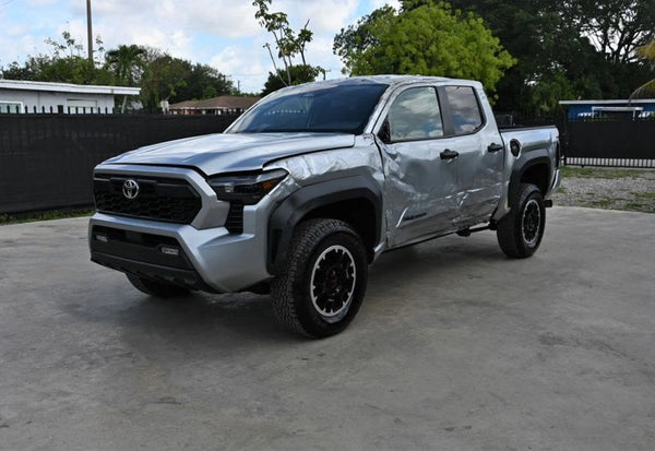 2024 Toyota Tacoma TRD Off-Road photo 2