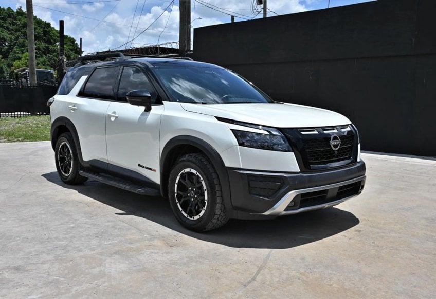 2023 Nissan Pathfinder Rock Creek main vehicle photo