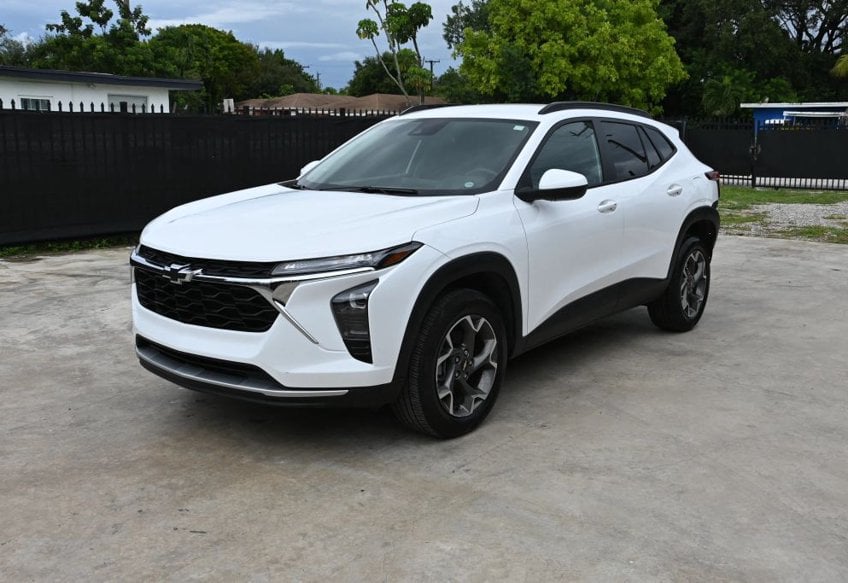 2025 Chevrolet Trax LT main vehicle photo