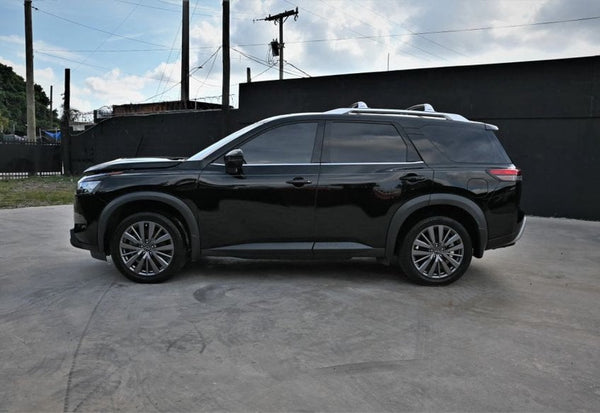 2024 Nissan Pathfinder SL vehicle photo 5