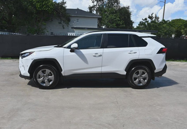 2024 Toyota RAV4 XLE vehicle photo 7