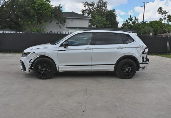 2024 Volkswagen Tiguan SE R-Line Black vehicle photo 4