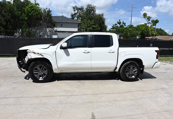 2025 Nissan Frontier Crew Cab SV Pickup 4D 5 ft vehicle photo 7