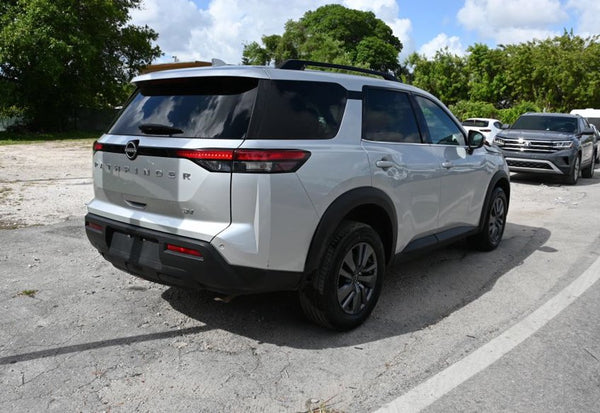 2024 Nissan Pathfinder SV photo 3