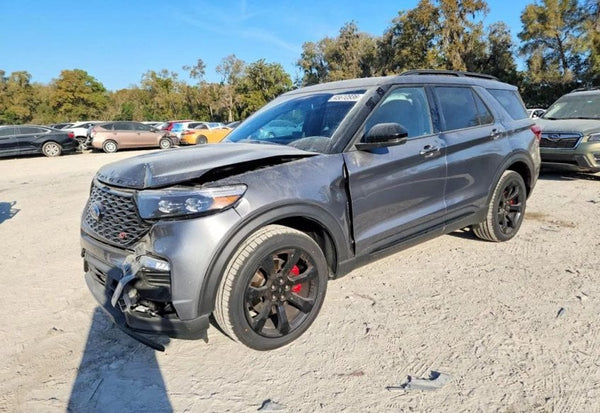 2024 Ford Explorer ST photo 2