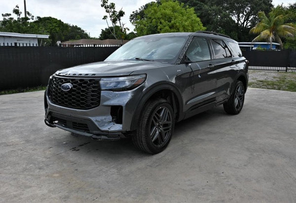 2025 Ford Explorer ST-Line vehicle photo 2
