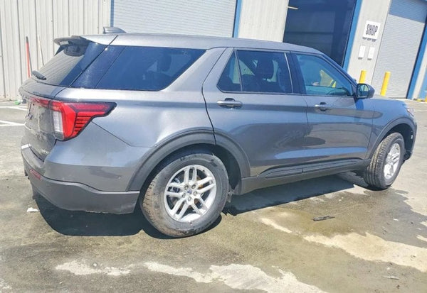 2026 Ford Explorer Active photo 3