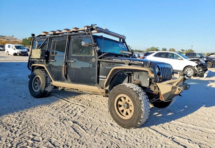 2017 Jeep Wrangler Unlimited Sport main vehicle photo