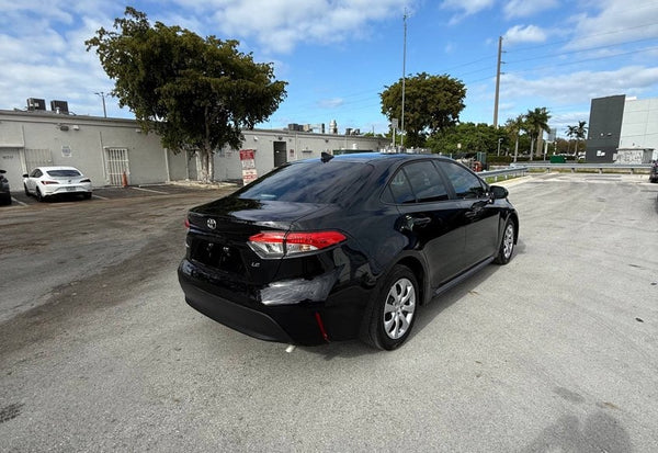 2023 Toyota Corolla LE photo 3