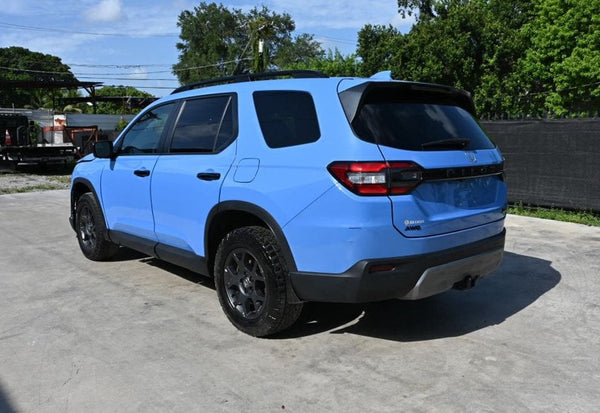 2025 Honda Pilot TrailSport vehicle photo 4