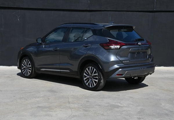 2024 Nissan Kicks SR photo 3