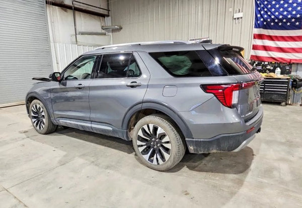 2025 Ford Explorer Platinum photo 3