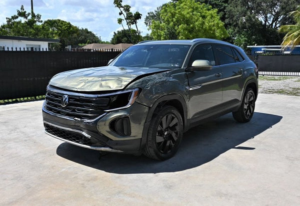 2025 Volkswagen Atlas Cross Sport SE 4Motion vehicle photo 2