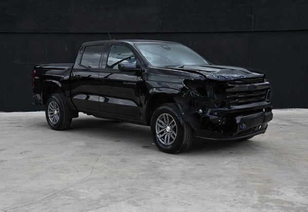 2024 Chevrolet Colorado LT photo 2