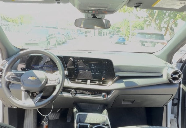 2025 Chevrolet Equinox LT vehicle photo 8