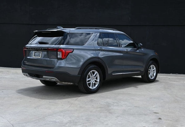 2025 Ford Explorer Active photo 3