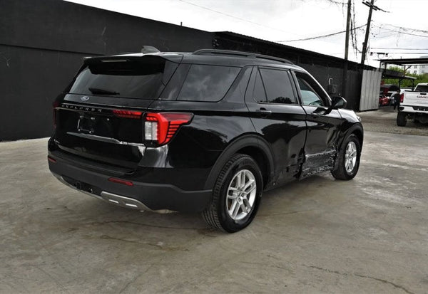 2025 Ford Explorer Active vehicle photo 4