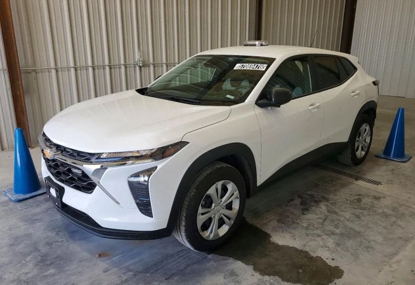 2025 Chevrolet Trax LS main vehicle photo