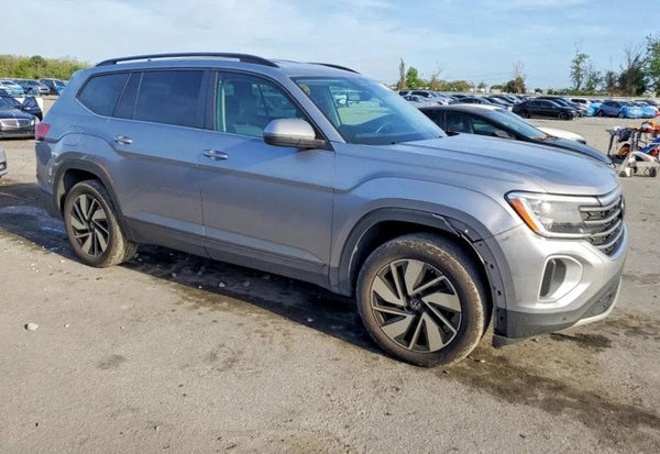 2024 Volkswagen Atlas SE photo 2