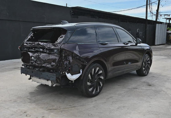 2024 Lincoln Nautilus Reserve vehicle photo 3