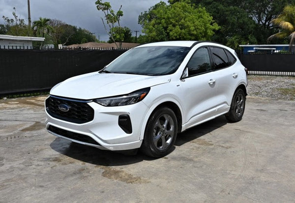2023 Ford Escape ST-Line photo 2