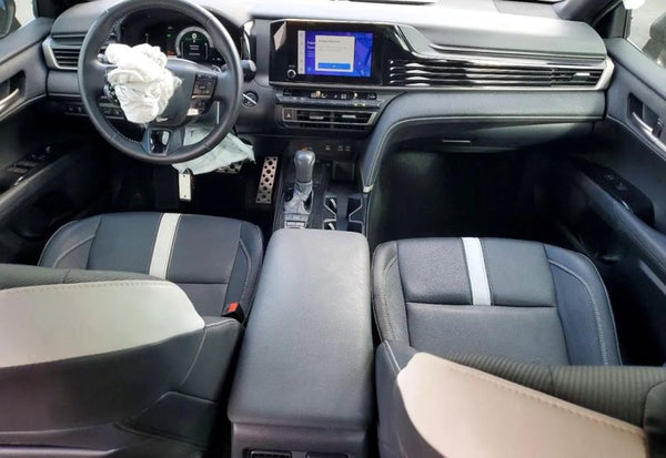2025 Toyota Camry SE photo 9