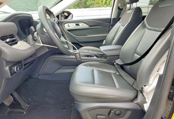 2025 Ford Explorer Active vehicle photo 8