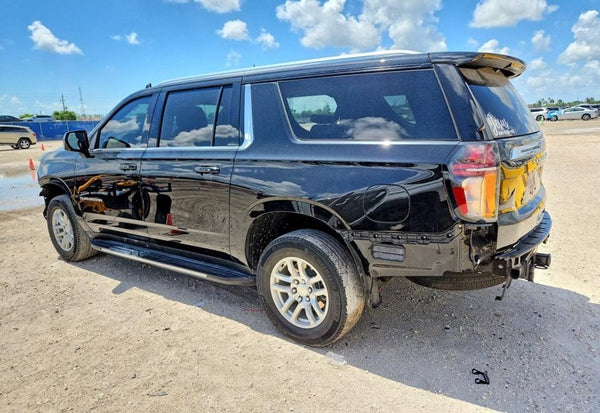2023 Chevrolet Suburban LT vehicle photo 3