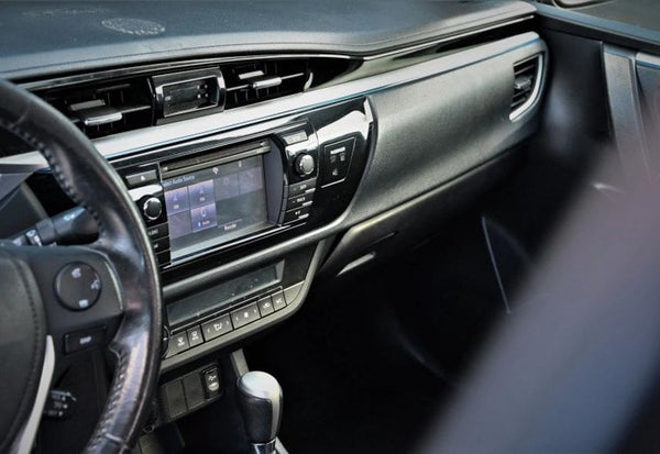 2015 Toyota Corolla S Sedan 4D photo 4