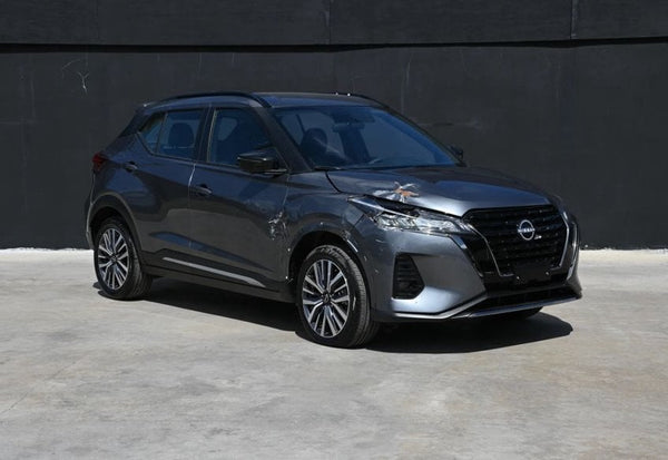 2024 Nissan Kicks SR photo 2