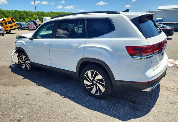 2025 Volkswagen Atlas SE 4Motion vehicle photo 4