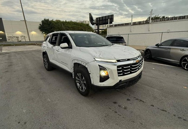 2025 Chevrolet Equinox LT photo 2