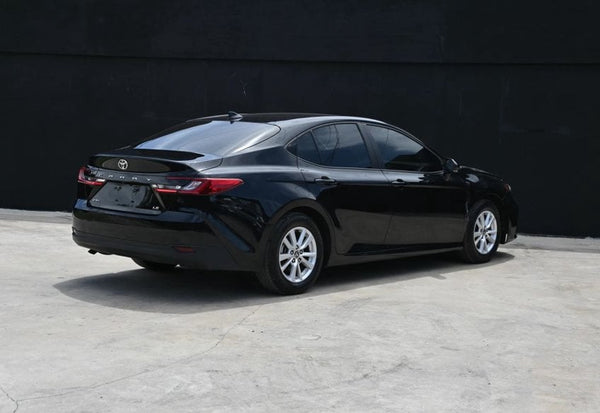 2025 Toyota Camry LE photo 3