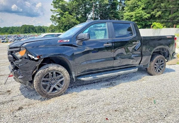 2022 Chevrolet Silverado 1500 Custom Trail Boss vehicle photo 2
