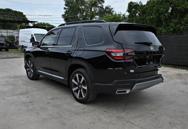 2023 Honda Pilot Touring photo 3
