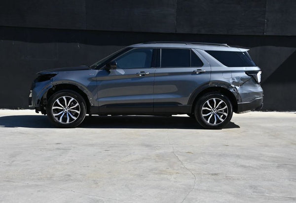 2025 Ford Explorer ST-Line photo 6