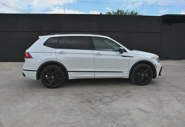 2024 Volkswagen Tiguan SE R-Line Black vehicle photo 3