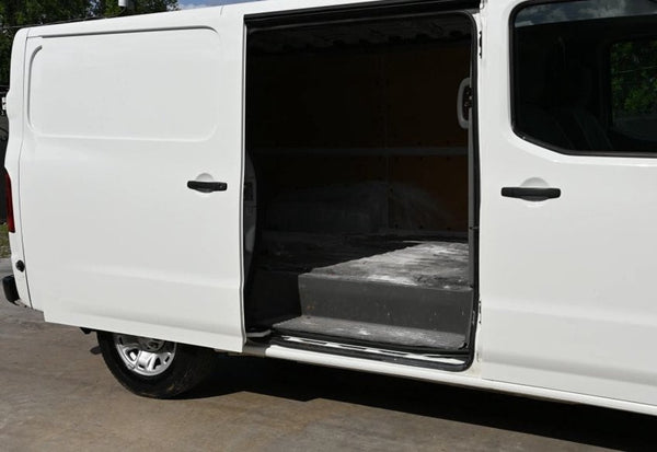 2021 Nissan NV 2500 HD SV photo 7