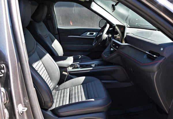 2025 Ford Explorer ST-Line photo 9