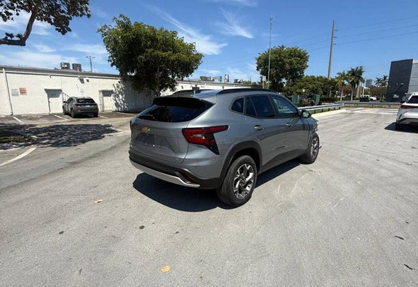 2024 Chevrolet Trax LT photo 4