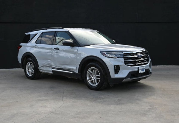 2025 Ford Explorer Active photo 2