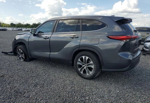 2023 Toyota Highlander XLE photo 2