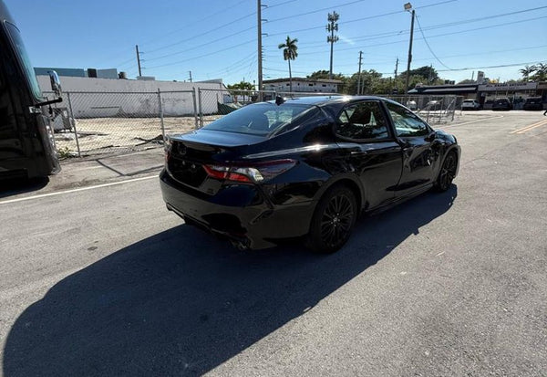 2022 Toyota Camry SE photo 4