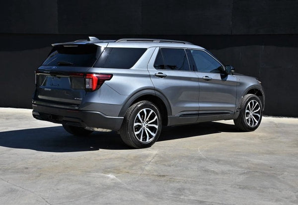 2025 Ford Explorer ST-Line photo 3