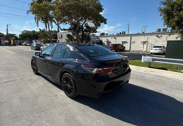 2022 Toyota Camry SE photo 3