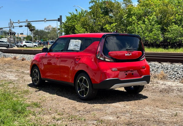 2025 Kia Soul EX photo 3