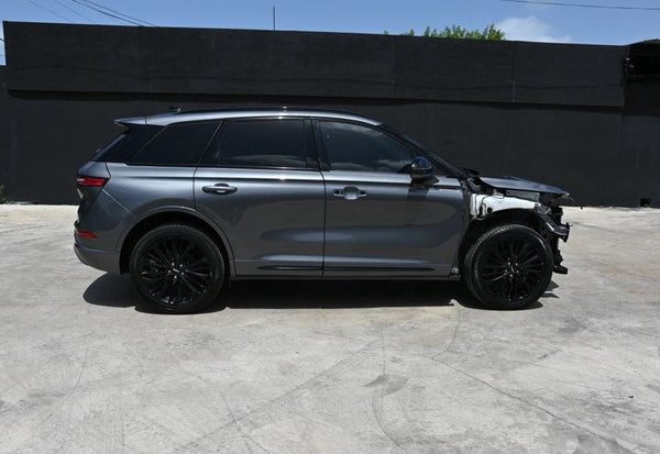 2023 Lincoln Corsair Reserve vehicle photo 5
