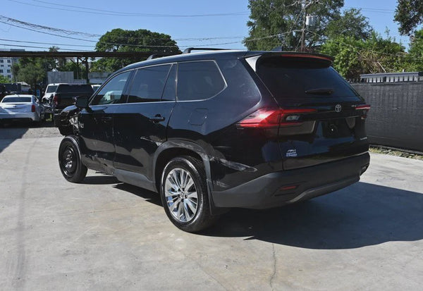 2024 Toyota Grand Highlander Platinum vehicle photo 4